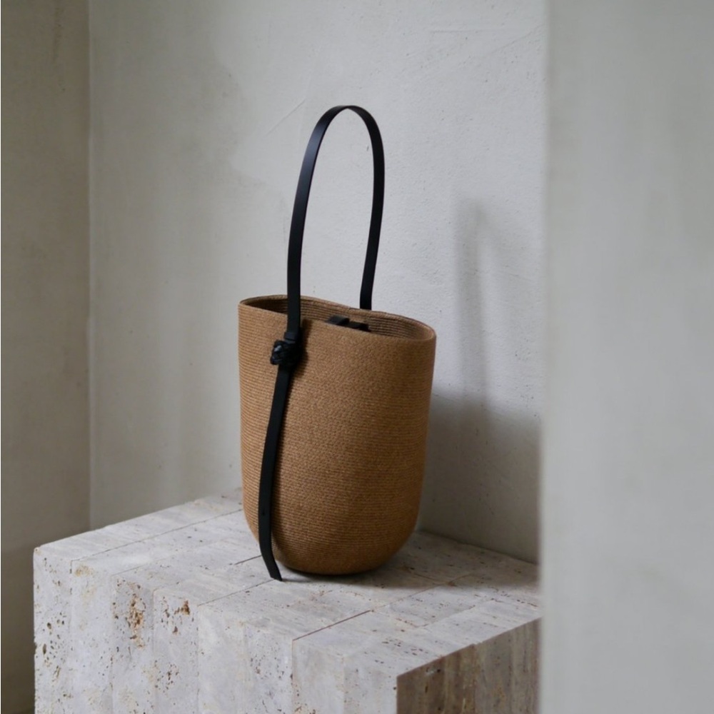 Kamaro’an Koreng bucket bag - Picture 3 of 9